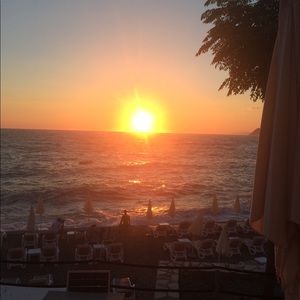 Meet your Posher, Emira